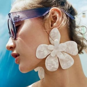 White Double Layer Acrylic Flower Pattern Earrings